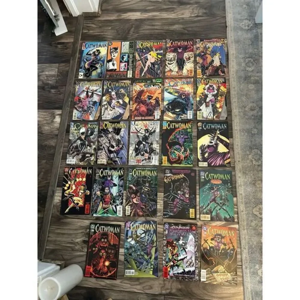 Miscellaneous Lot Of 24‎ Vintage Catwoman DC Comics Most are 90s Paperback
